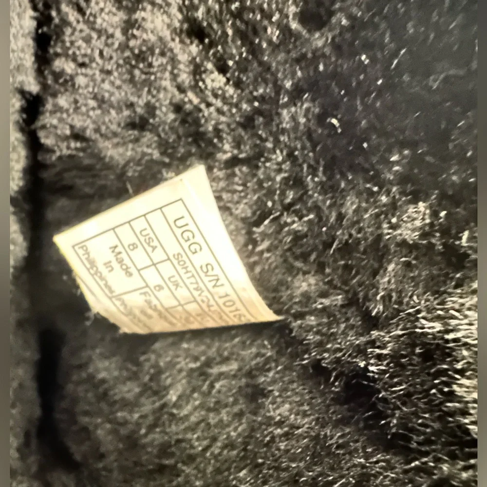 UGG Classic II Short Boot in Black Women’s size 8 - Picture 6 of 8